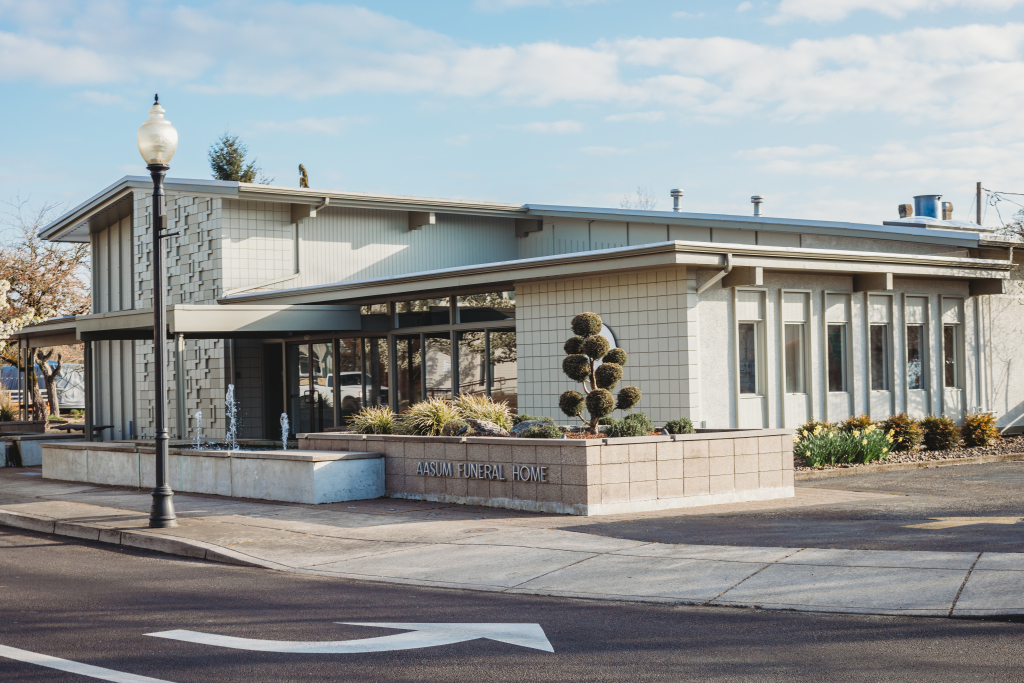 Aasum-Dufour Funeral Home building in Albany, Oregon