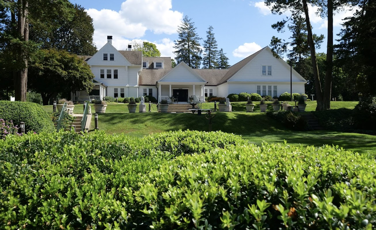 Abriola Parkview Funeral Home building in Trumbull, Connecticut