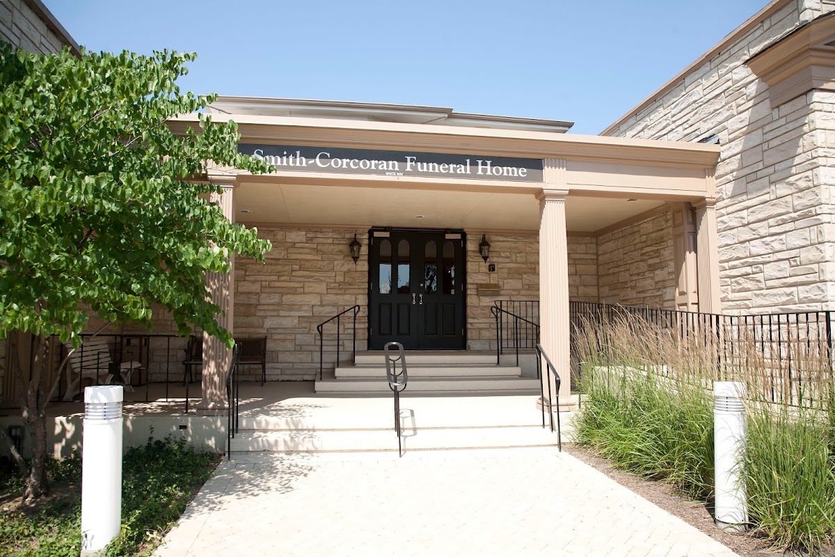 Adinamis Funeral Director - Glenview building in Glenview, Illinois