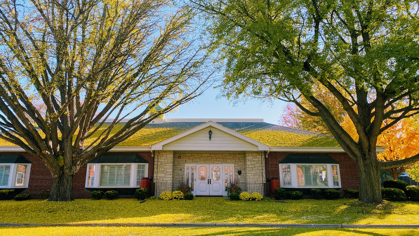 Ahlgrim Funeral Home building in Elmhurst, Illinois