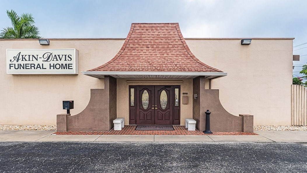 Akin-Davis Funeral Home building in Clewiston, Florida