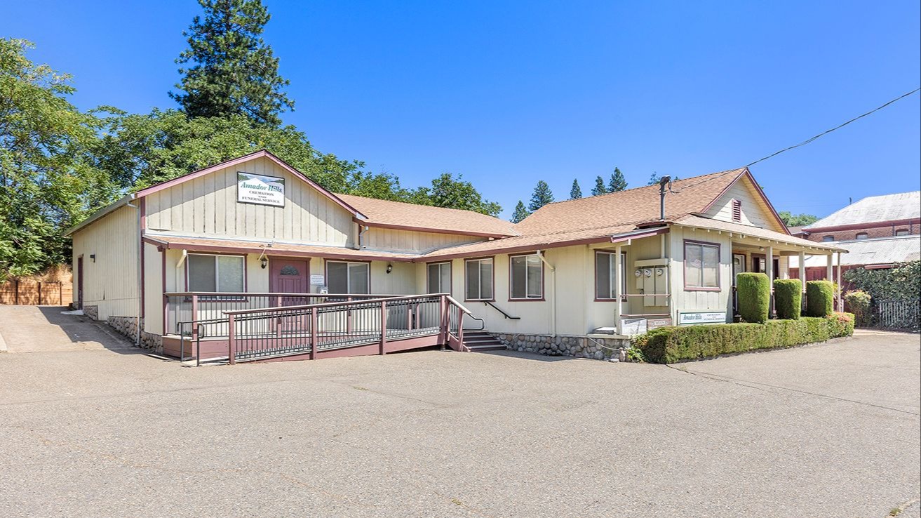 Amador Hills Cemetery & Funeral Service building in Pine Grove, California
