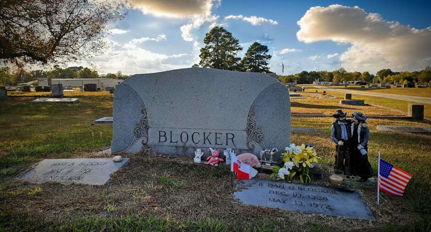 Bates Family Funeral Home building in De Kalb, Texas