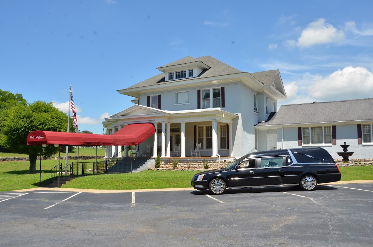 Bills McGaugh Funeral Home building in Lewisburg, Tennessee