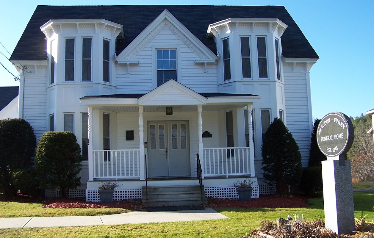 Bragdon-Finley Funeral Home building in Monmouth, Maine