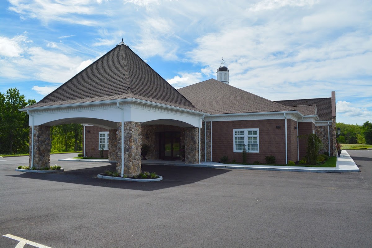 Brookside Memorial Funeral Home building in Middlebury, Connecticut