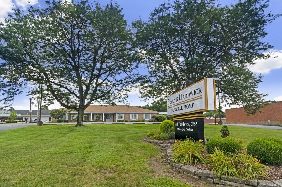 Bryan & Hardwick Funeral Home building in Zanesville, Ohio