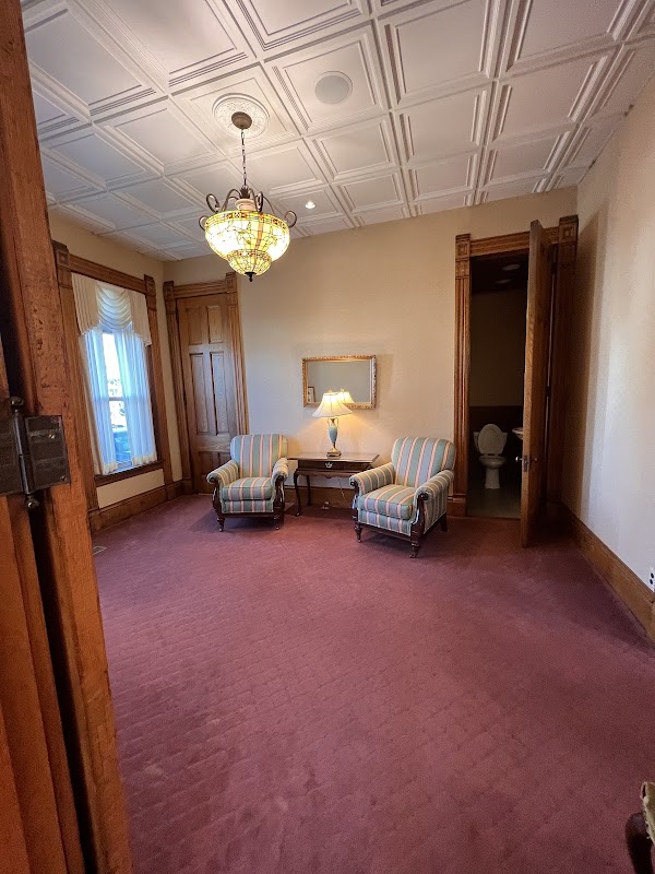 Bybee & Davis Funeral Home building in Knoxville, Iowa