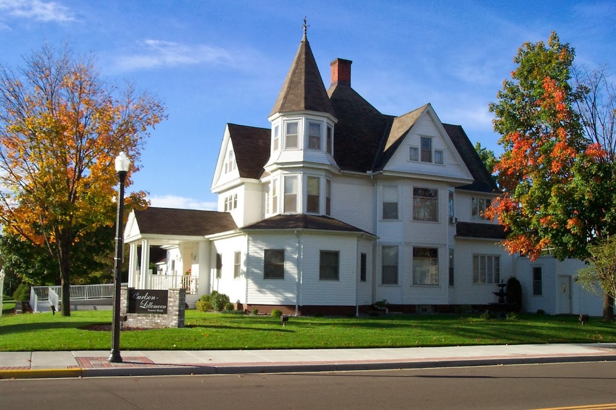 Carlson-Lillemoen Funeral Home building in Cambridge, Minnesota