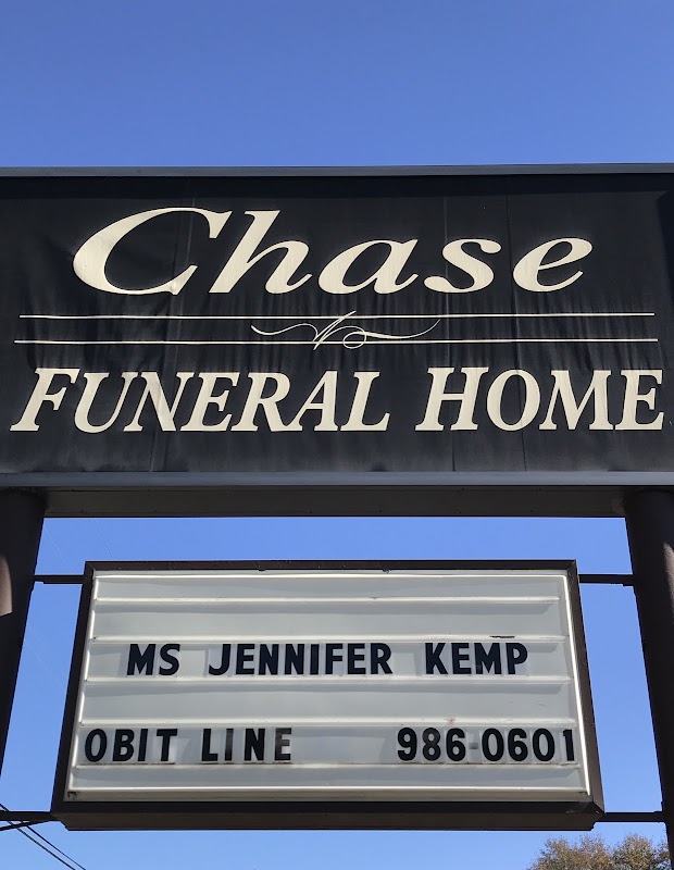 Chase Funeral Home building in Huntingdon, Tennessee