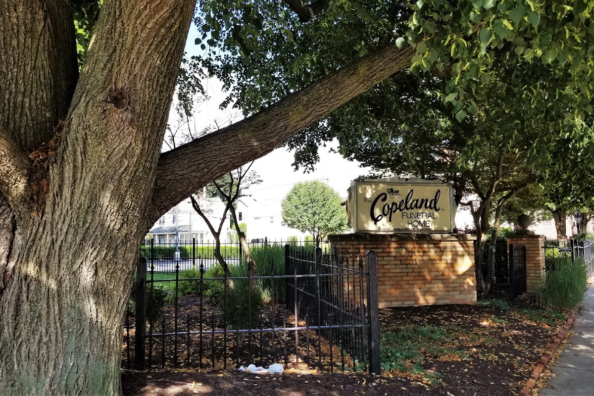 Copeland Funeral Home - Coraopolis Chapel building in Coraopolis, Pennsylvania