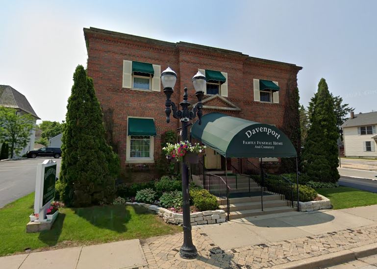 Davenport Family Funeral Homes building in Barrington, Illinois