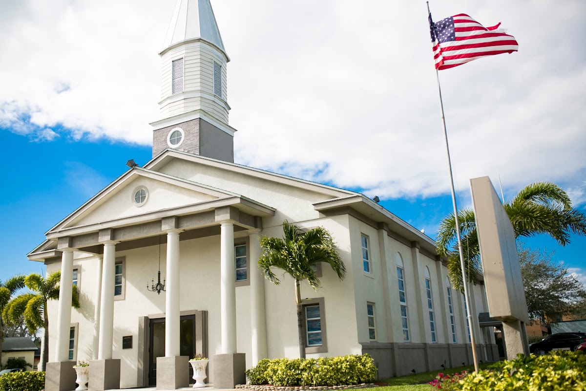 Davis Seawinds Funeral Home & Crematory building in Melbourne, Florida