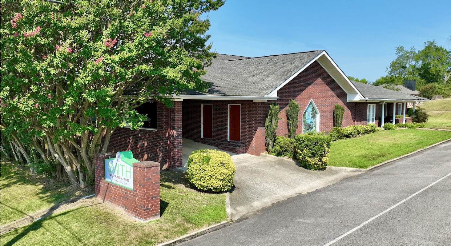 Davis-Smith Funeral Home & Crematory building in Glenwood, Arkansas