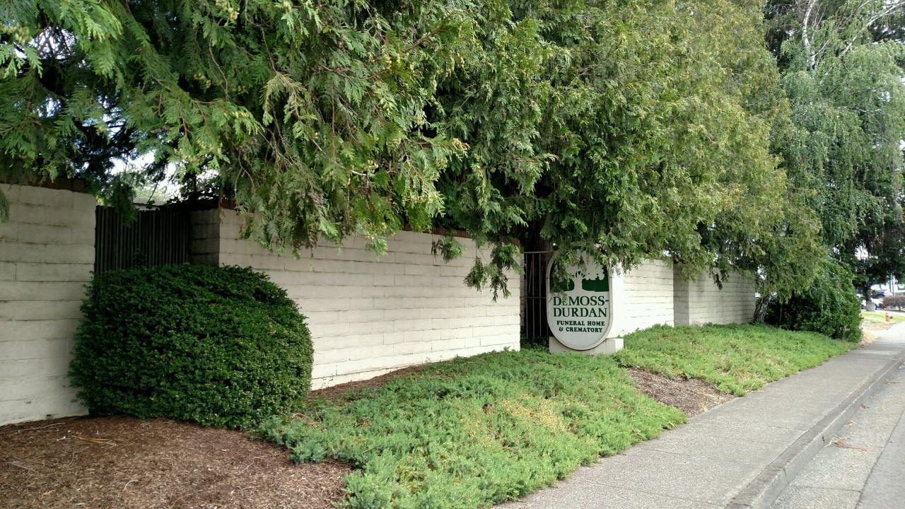 DeMoss-Durdan Funeral Home building in Corvallis, Oregon