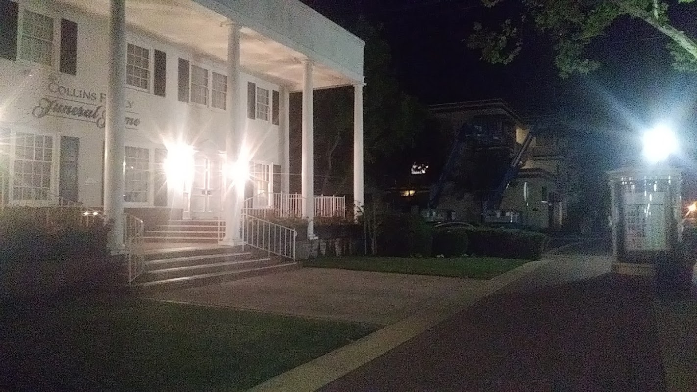 Donahue Funeral Home building in Lodi, California