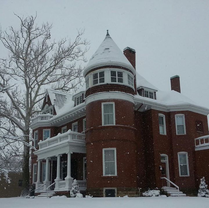Donnell-Wiegand Funeral Home building in Greenville, Illinois