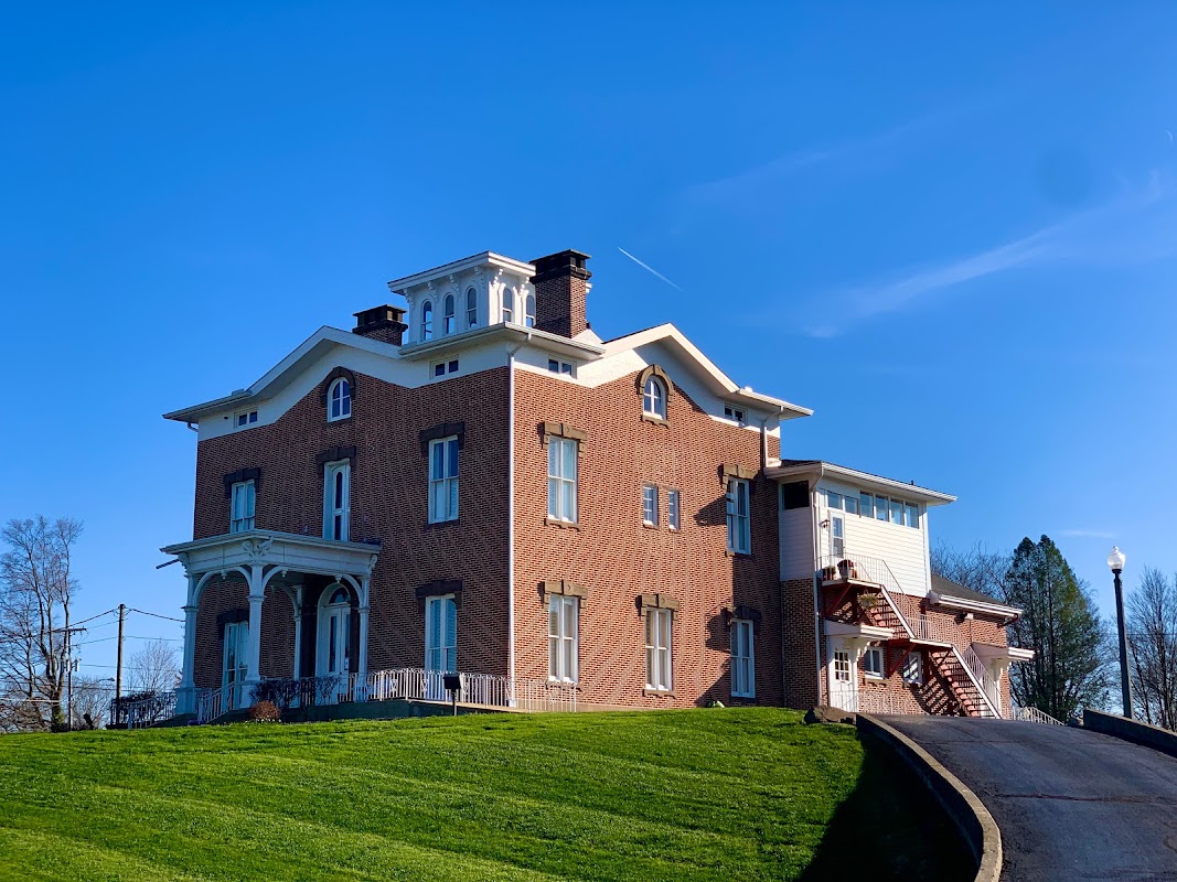 Dowds-Snyder Funeral Home building in Mount Vernon, Ohio