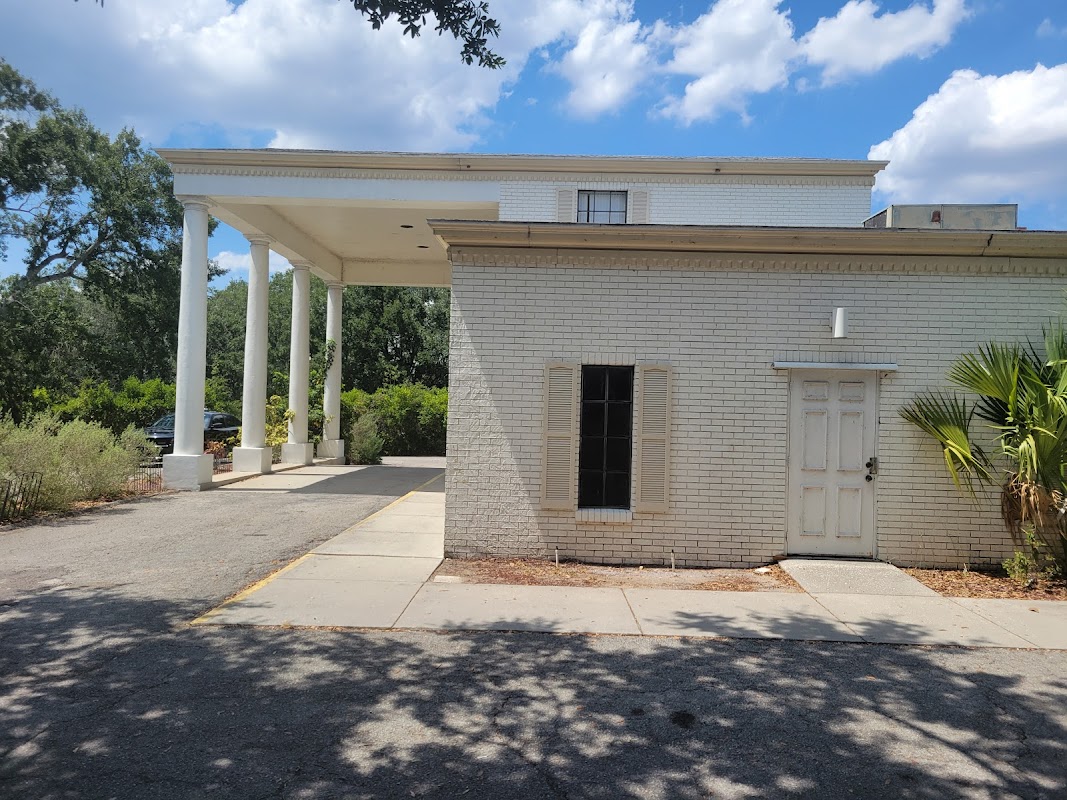 Epps Memorial Funeral Home building in Lake Wales, Florida