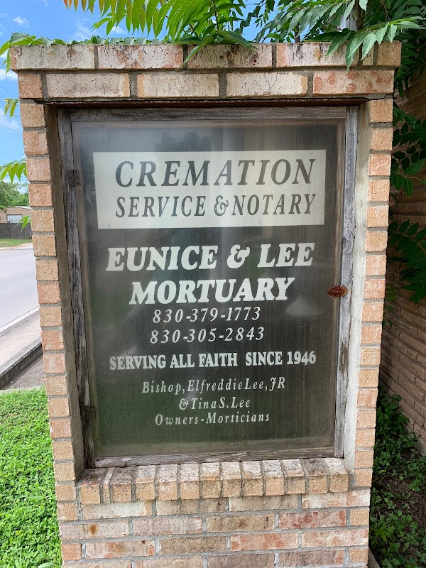 Eunice & Lee Mortuary building in Seguin, Texas
