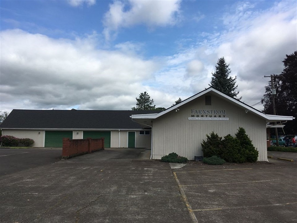 Farnstrom Mortuary building in Independence, Oregon