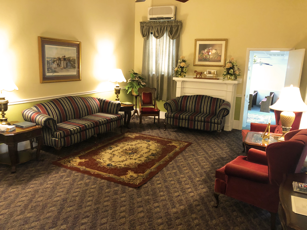 Frazier & Son Funeral Home building in Rochelle, Georgia