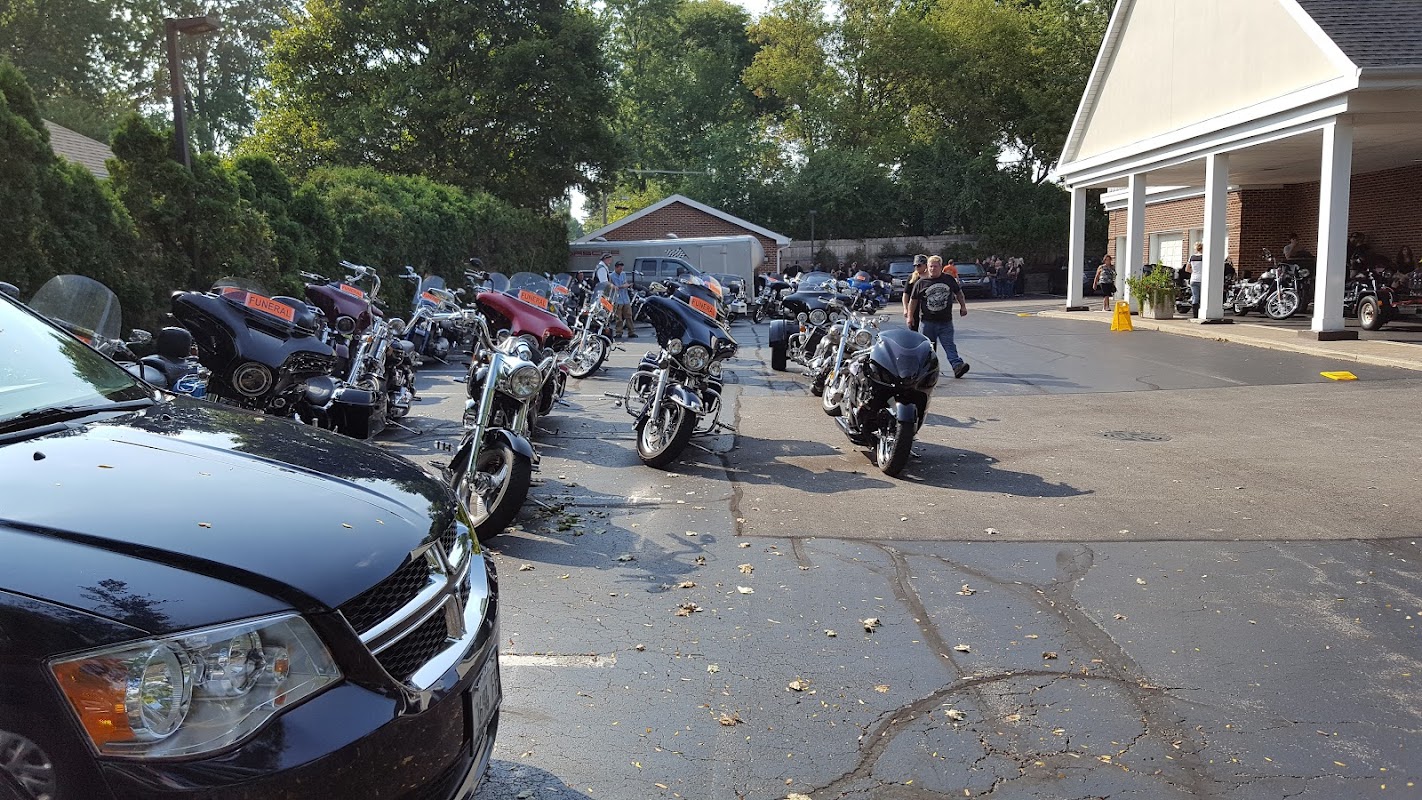 Glueckert Funeral Home building in Arlington Heights, Illinois