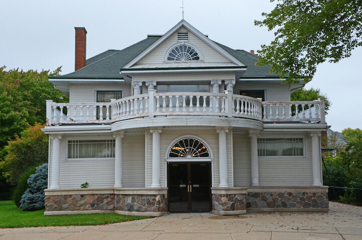 Halbritter Wickens Funeral Services building in Niles, Michigan