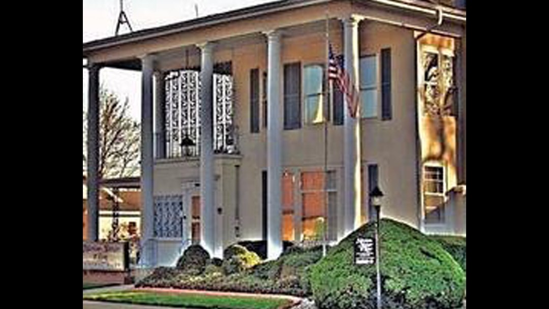 Harrison-Metzger & Rans Funeral Home - Royal Center building in Royal Center, Indiana
