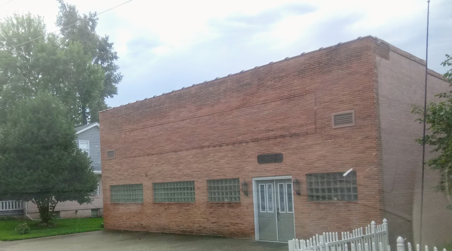 Hixson-Klein Funeral Home building in Edgerton, Missouri