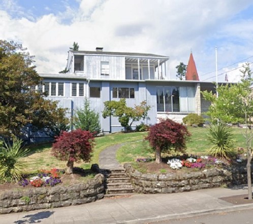 Holman-Hankins-Bowker & Waud Funeral Home building in Oregon City, Oregon