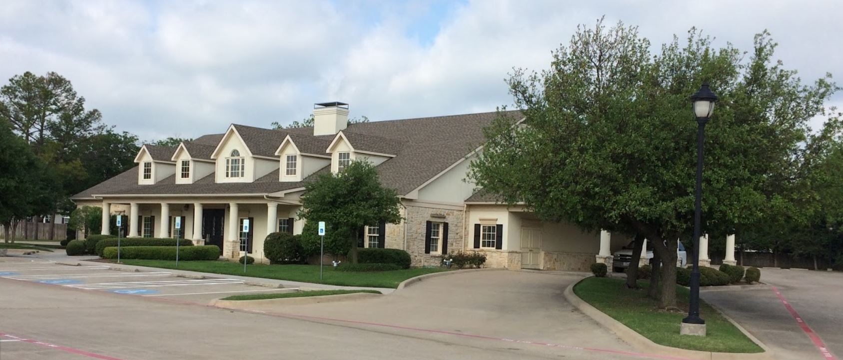 Huff-Slay Funeral Home building in Pilot Point, Texas