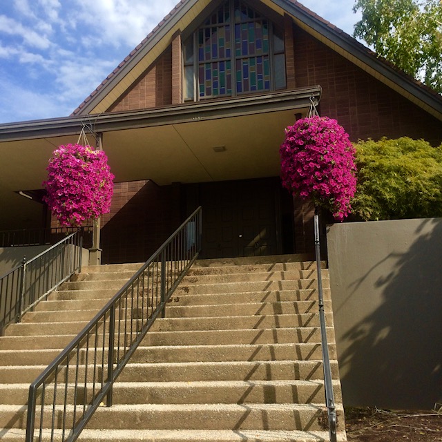 Hull & Hull Funeral Directors building in Grants Pass, Oregon