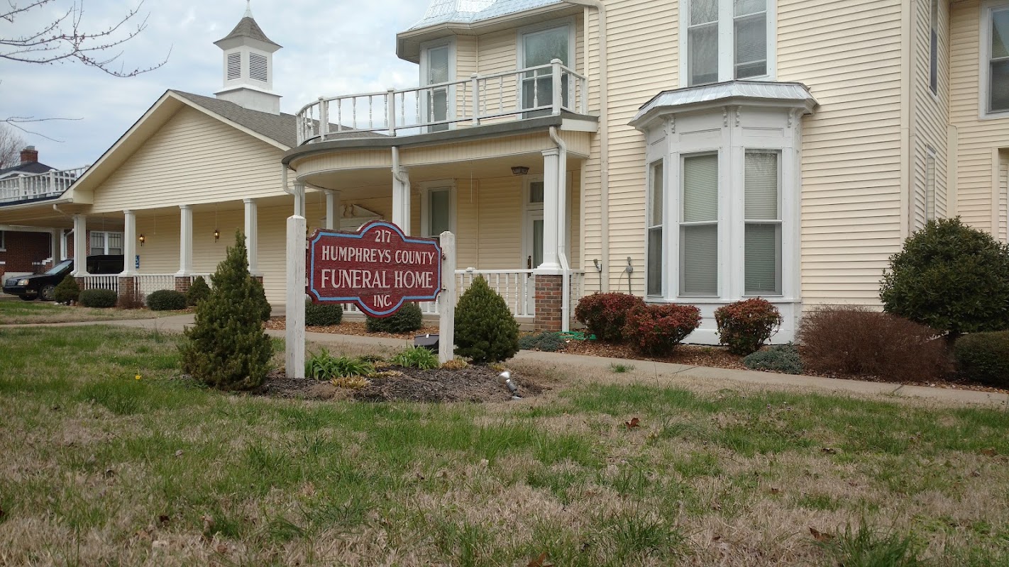 Humphreys County Funeral Home building in Waverly, Tennessee
