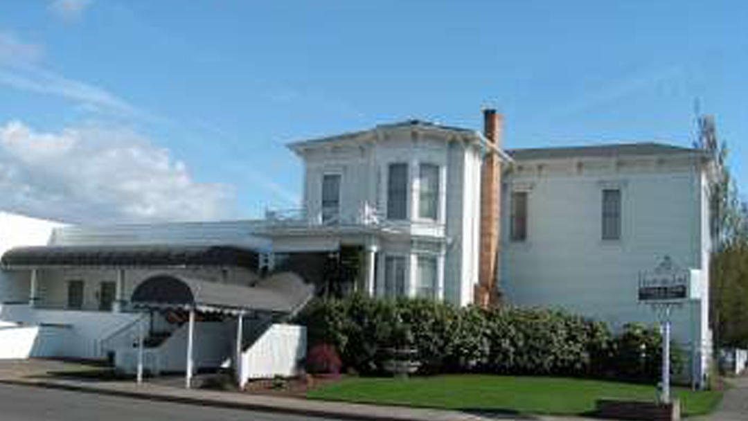 Huston-Jost Funeral Home building in Lebanon, Oregon