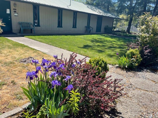 Illinois Valley Funeral Directors building in Cave Junction, Oregon