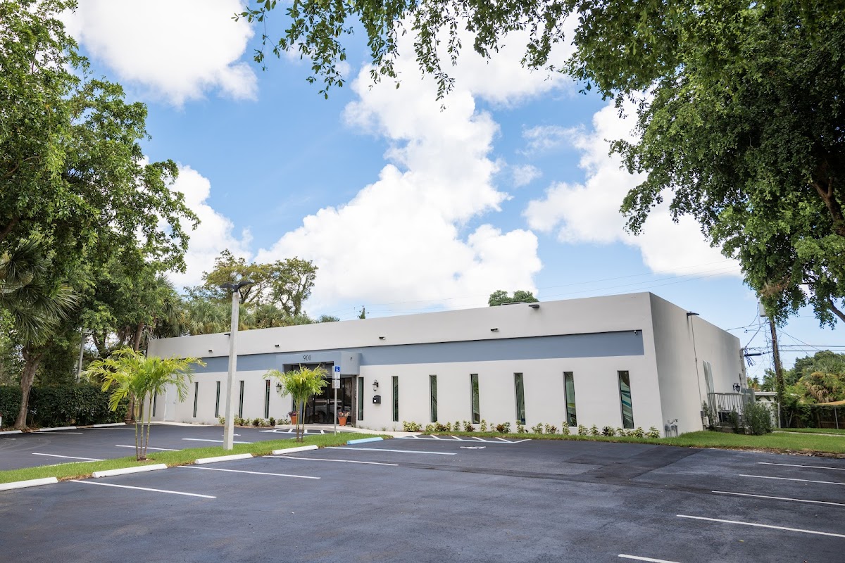 Kalis-McIntee Funeral & Cremation Center building in Fort Lauderdale, Florida