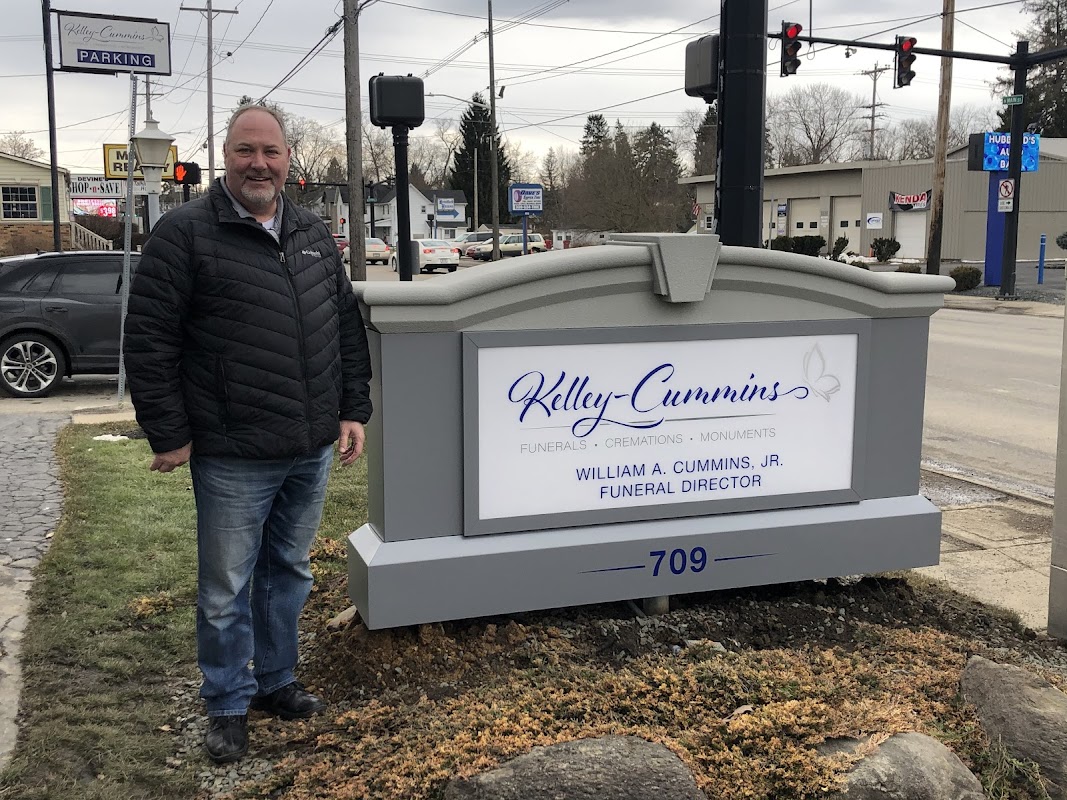 Kelley-Robb-Cummins Funeral Home building in Hubbard, Ohio