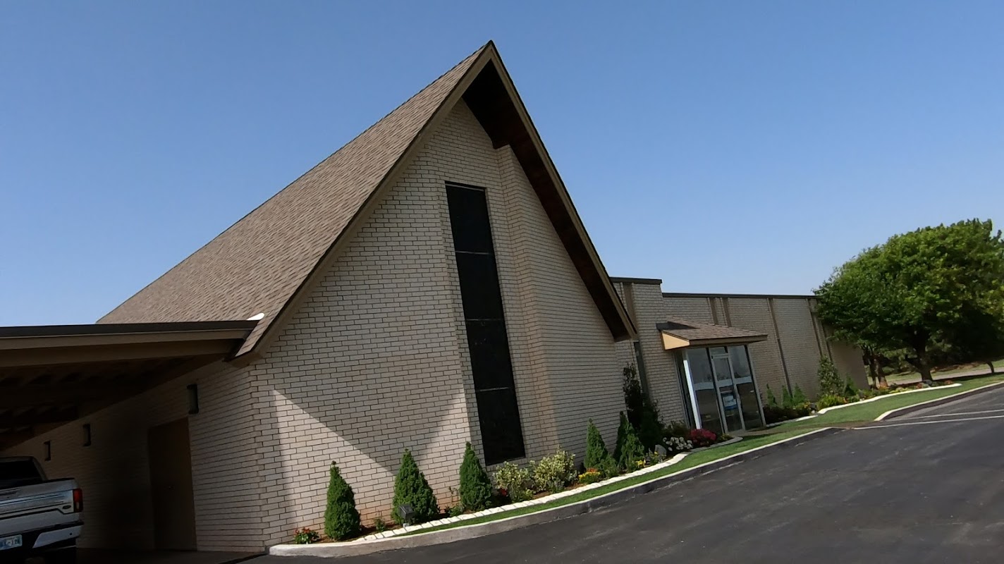 Kiesau-Lee Funeral Home building in Clinton, Oklahoma