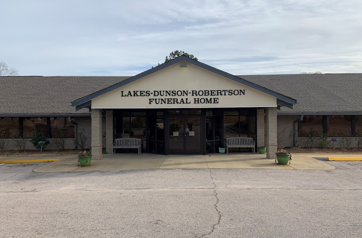Lakes-Dunson-Robertson Funeral Home building in Lagrange, Georgia