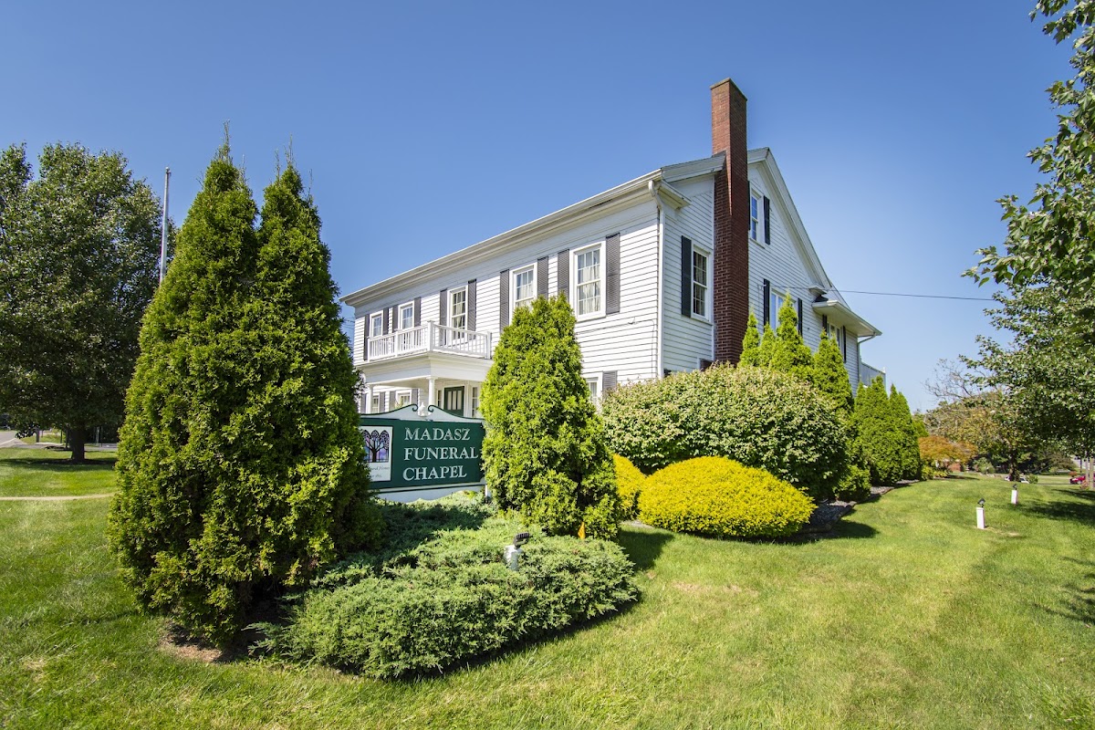 Lane Family Funeral Homes building in Brookfield, Ohio