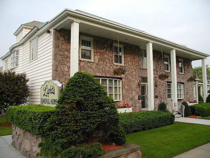 Light'S Funeral Home building in Schenectady, New York