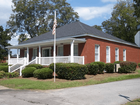 Lowe Funeral Home building in Warrenton, Georgia