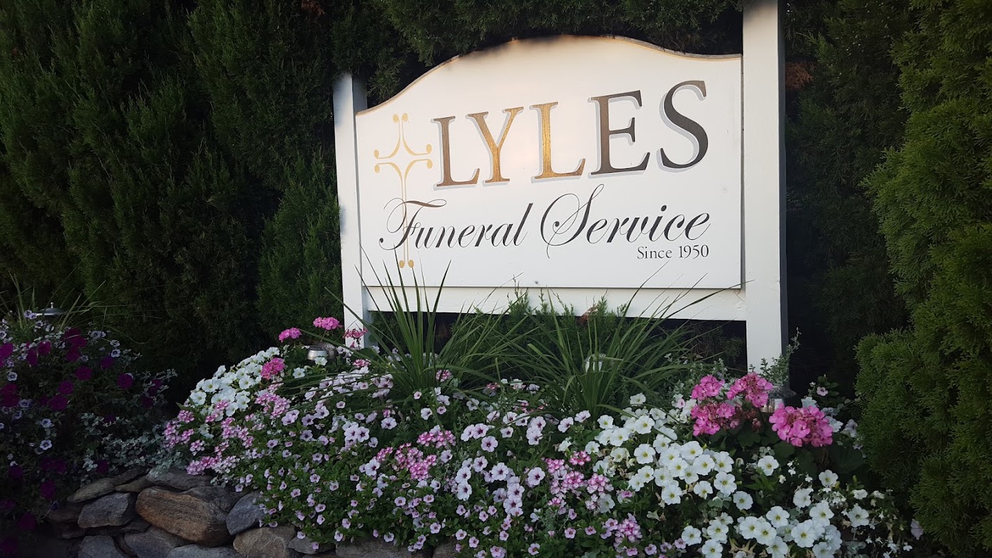Lyles Funeral Service building in Purcellville, Virginia