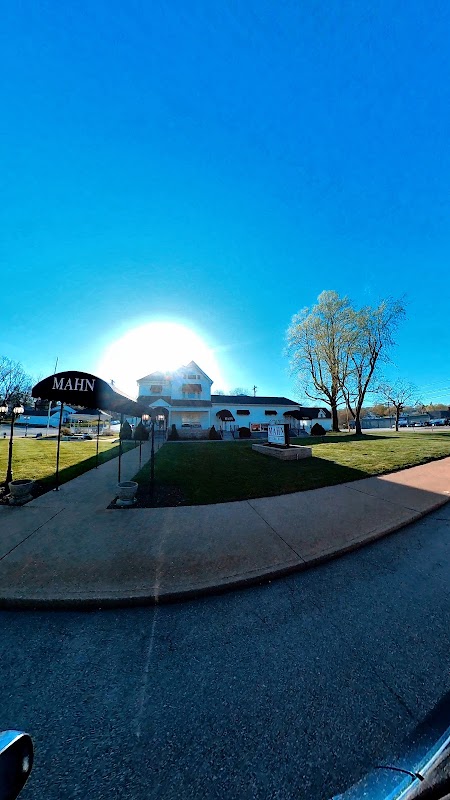 Mahn Funeral Home building in De Soto, Missouri