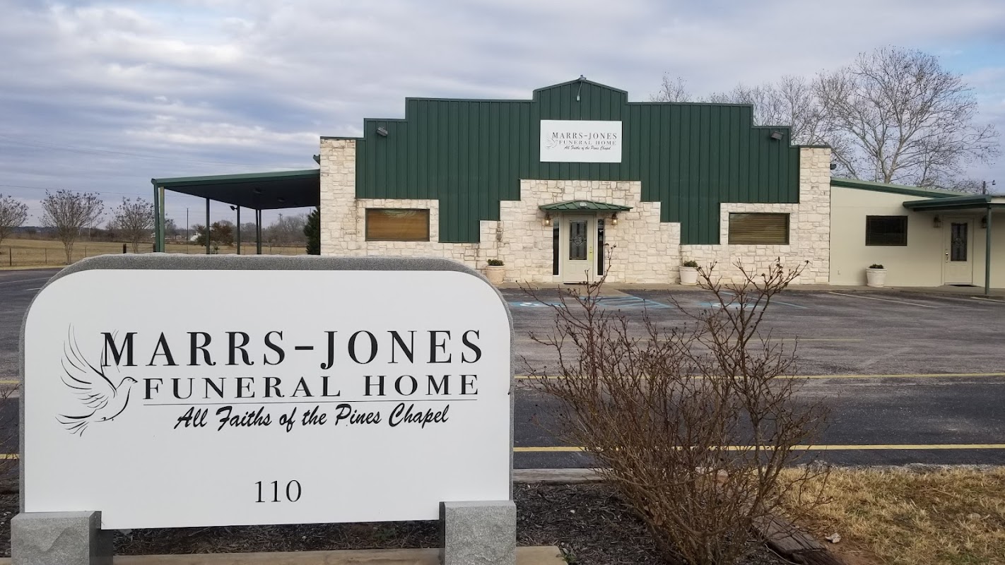 Marrs-Jones Funeral Home building in Smithville, Texas