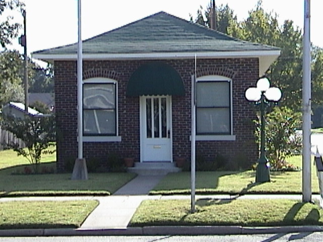 McClendon-Winters Funeral Home - Morris building in Morris, Oklahoma