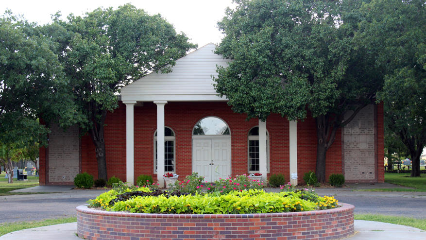Memory Gardens Cemetery building in Amarillo, Texas