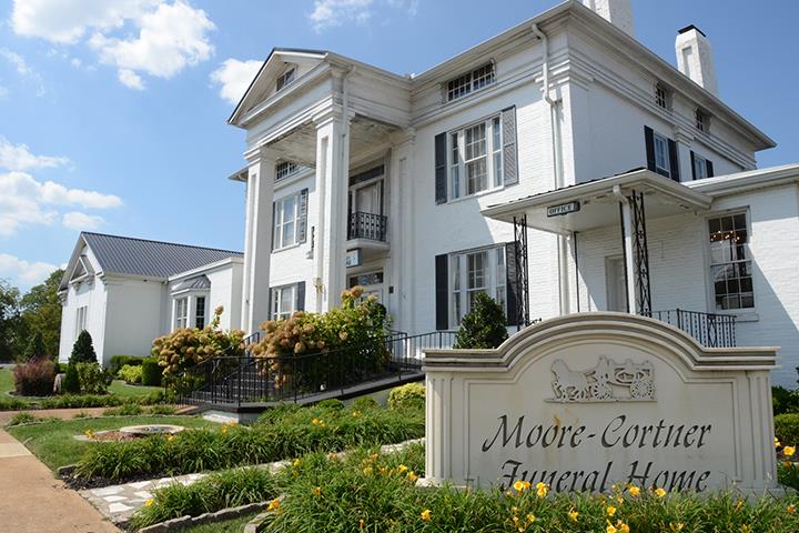Moore-Cortner Funeral Home building in Winchester, Tennessee