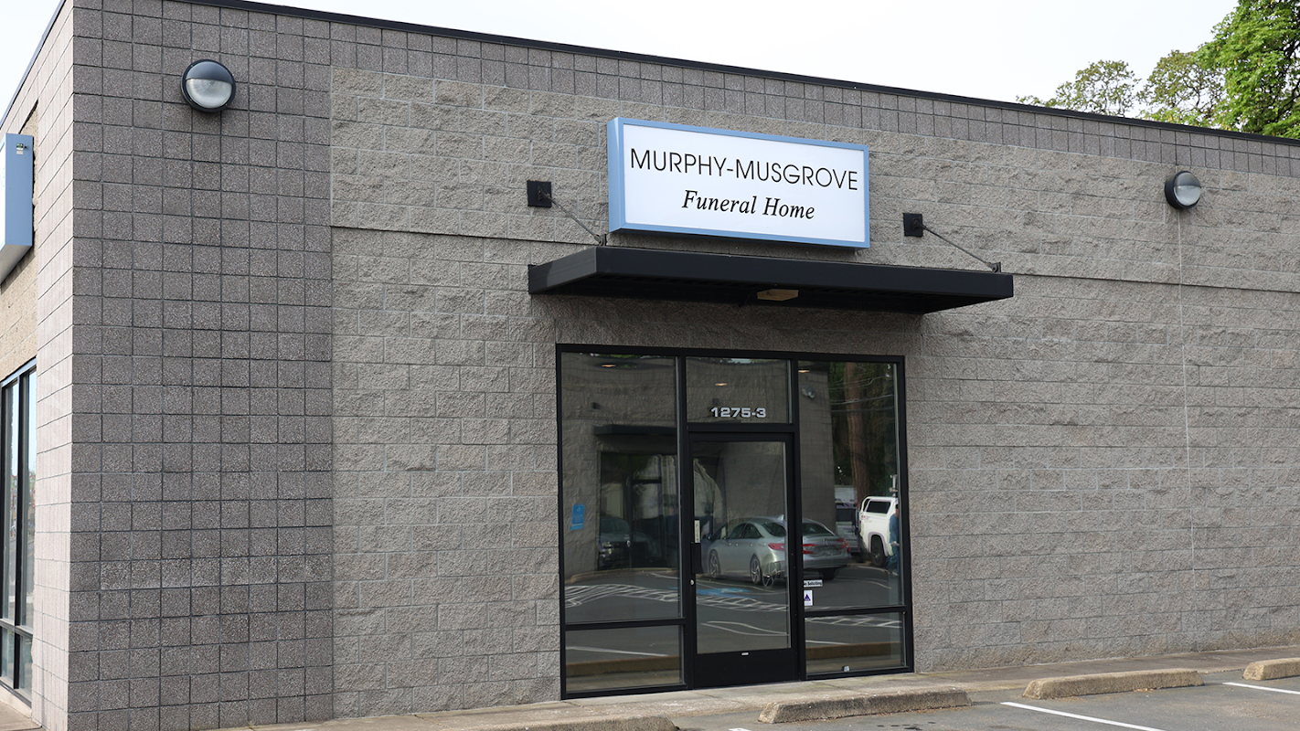 Murphy Musgrove Funeral Home building in Junction City, Oregon